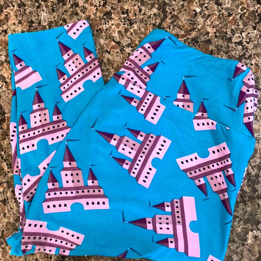 New without tags LuLaRoe one size leggings. Castles!